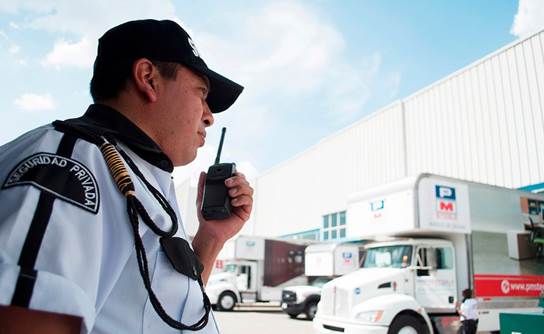 Imagen que contiene exterior, persona, edificio, hombre

Descripci�n generada autom�ticamente